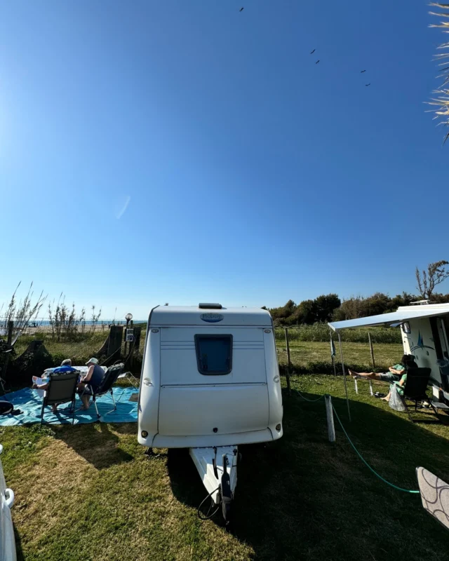 Descrivimi il relax con una foto. 

FATTO!

Tutto questo è Mare Pineta. Tutto questo è Paestum.

☎️ Per info e prenotazioni 0828 811086

#Camper #Estate2025